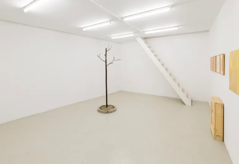 Premium Le Marais Pop-Up Showroom - Image 2