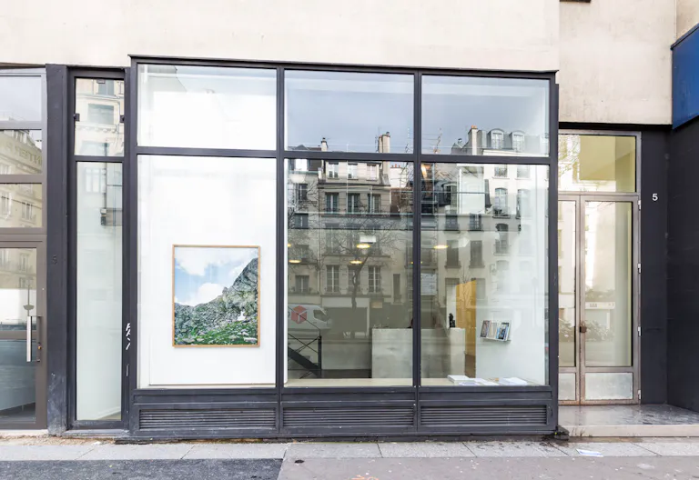 Premium Le Marais Pop-Up Showroom - Image 3
