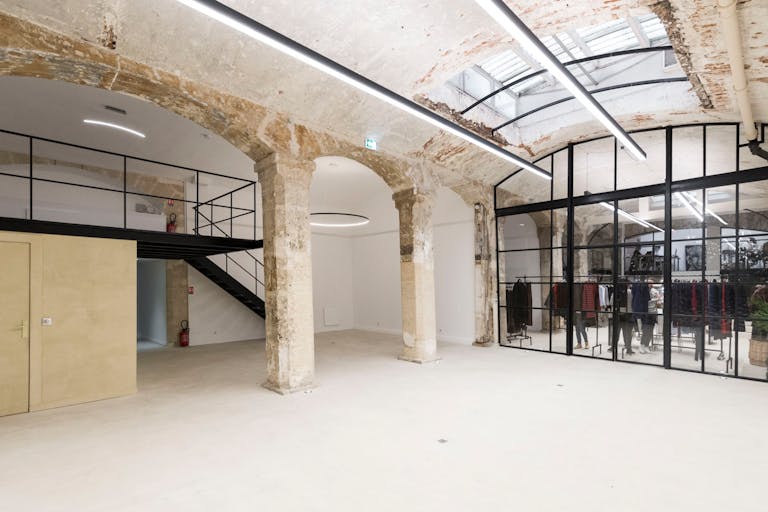 Classic Le Marais Showroom - Image 0