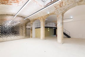 Classic Le Marais Showroom - Image 2