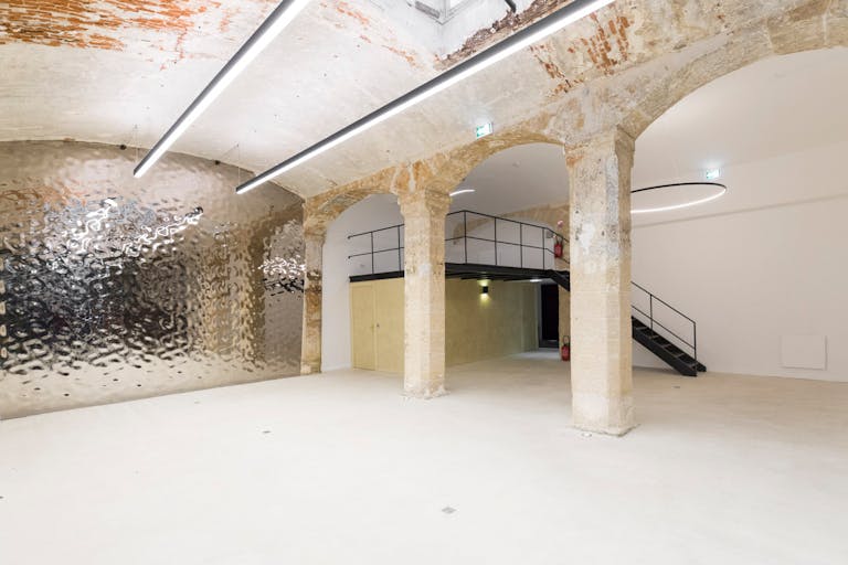 Classic Le Marais Showroom - Image 2