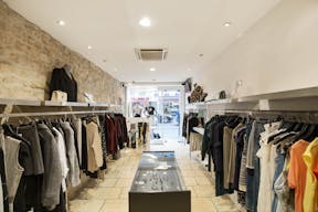 Lovely Place des Vosges Boutique - Image 0