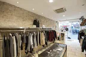 Lovely Place des Vosges Boutique - Image 2