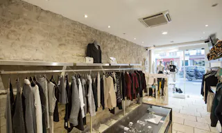 Lovely Place des Vosges Boutique - Image 2