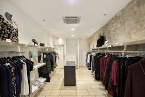 Lovely Place des Vosges Boutique - Image 3