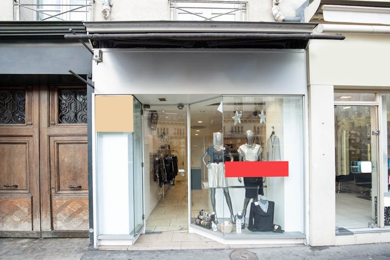 Lovely Place des Vosges Boutique - Image 4