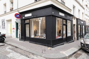 Corner Pop-Up Shop in Montmartre - Image 2