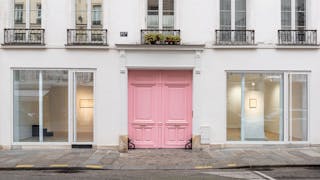 Perfect Showroom on Rue de Turenne - Image 0