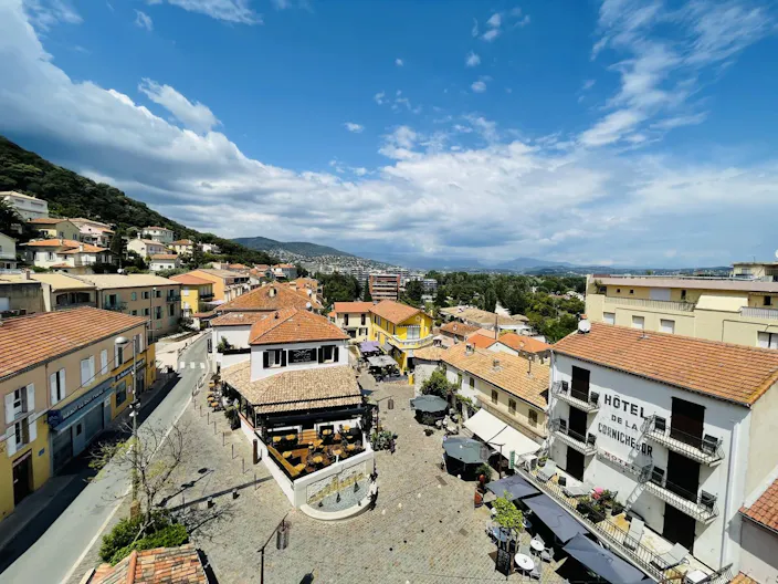 Galerie / Espace bureau / reception / co-working/ tout confort / village en bord de mer / 10 minutes Cannes - Image 3