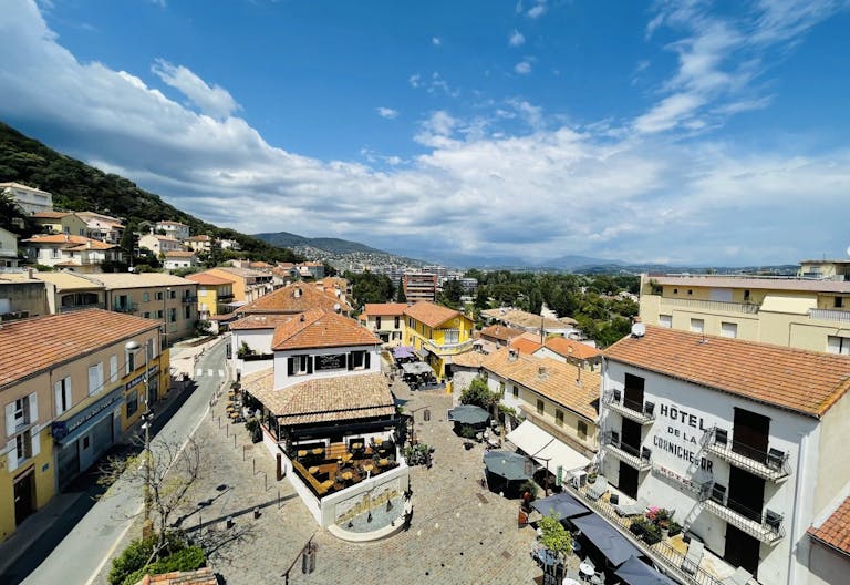 Galerie / Espace bureau / reception / co-working/ tout confort / village en bord de mer / 10 minutes Cannes - Image 3