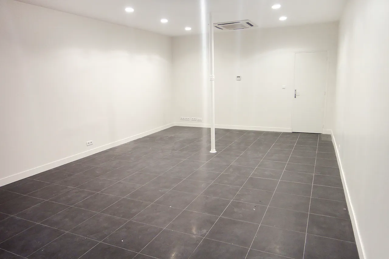 Minimal Shop in Réaumur Sébastopol - Image 1