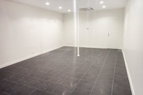 Minimal Shop in Réaumur Sébastopol - Image 1