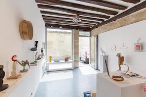 Rustic Boutique in Bustling Le Marais - Image 0