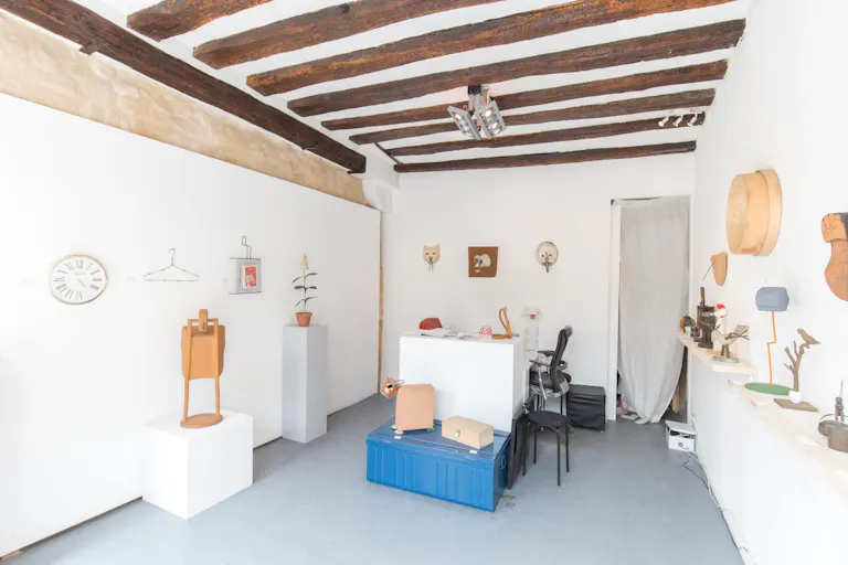 Rustic Boutique in Bustling Le Marais - Image 1