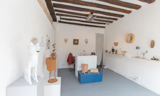 Rustic Boutique in Bustling Le Marais - Image 2