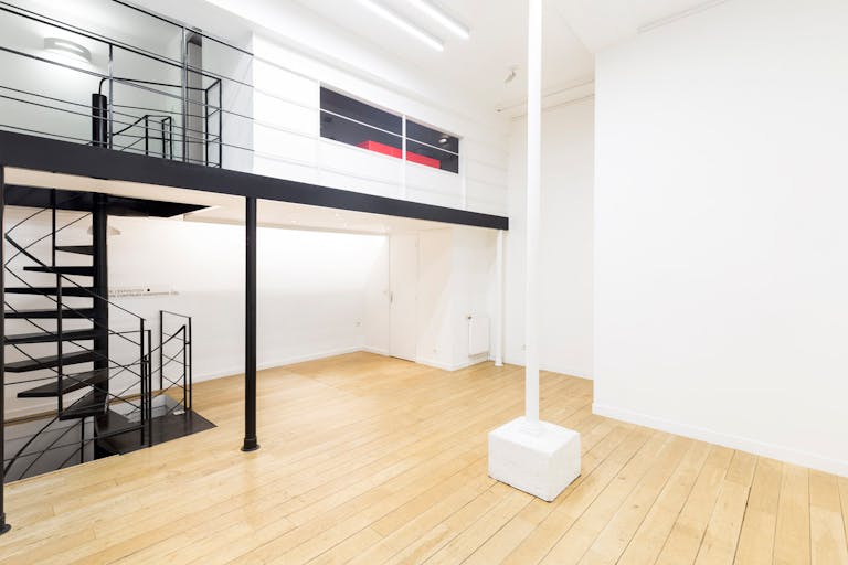 Modern Showroom in Le Marais - Image 1