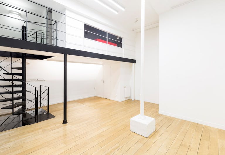 Modern Showroom in Le Marais - Image 1