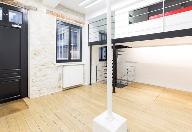 Modern Showroom in Le Marais - Image 2