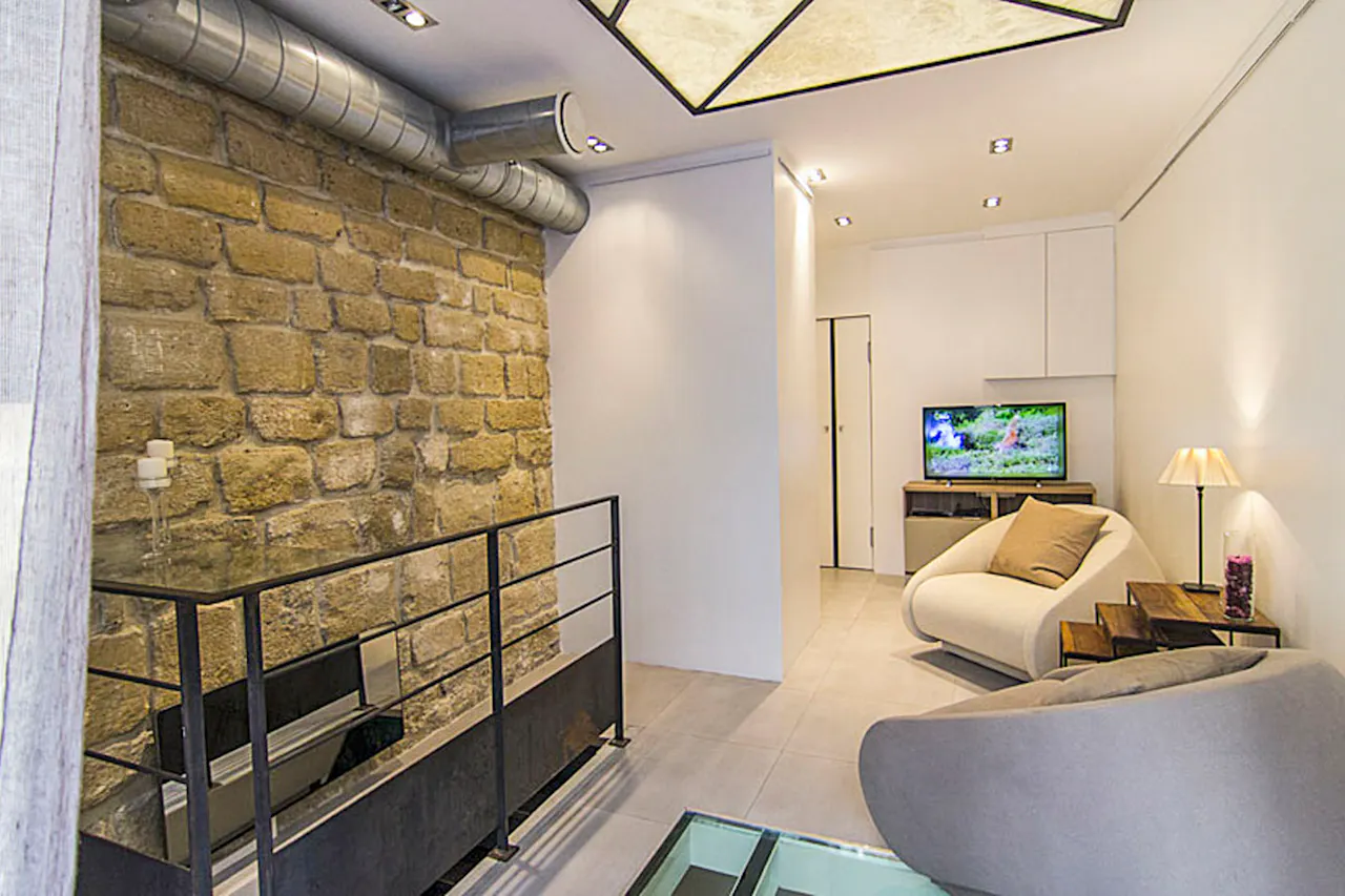 Cozy Boutique Shop in Montmartre - Image 1