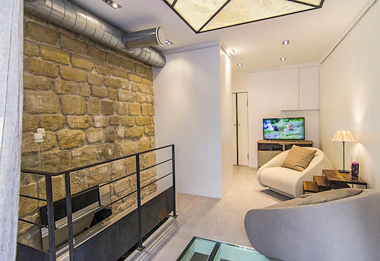 Cozy Boutique Shop in Montmartre - Image 1