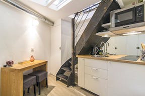 Cozy Boutique Shop in Montmartre - Image 2