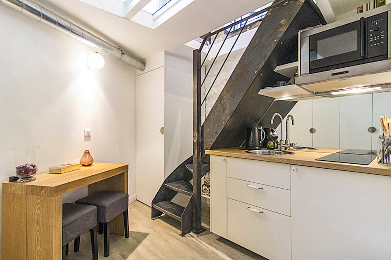 Cozy Boutique Shop in Montmartre - Image 2