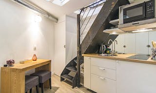 Cozy Boutique Shop in Montmartre - Image 2