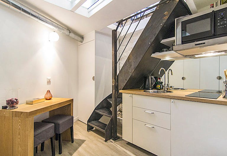 Cozy Boutique Shop in Montmartre - Image 2