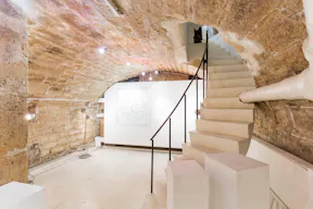 Pop-Up Gallery Near Mabillon - Image 2
