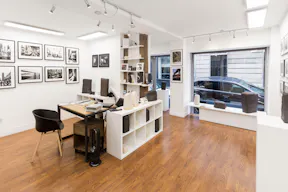 Stylish Haut Marais Pop-Up Gallery - Image 0
