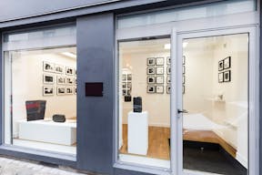 Stylish Haut Marais Pop-Up Gallery - Image 2