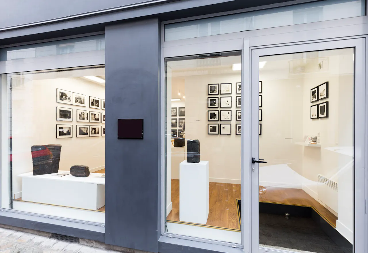 Stylish Haut Marais Pop-Up Gallery - Image 2