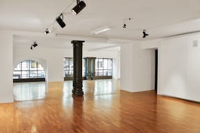 Beautiful Showroom in Broletto - Image 0