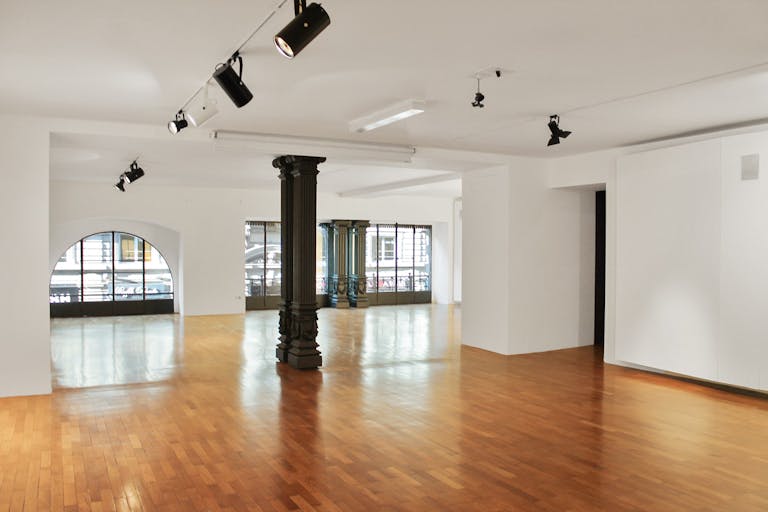 Beautiful Showroom in Broletto - Image 0