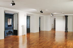 Beautiful Showroom in Broletto - Image 2