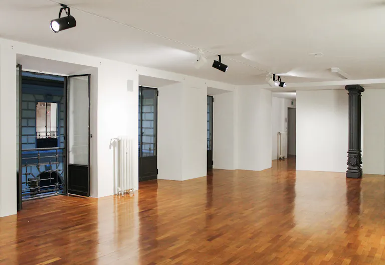 Beautiful Showroom in Broletto - Image 2