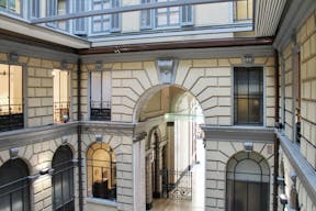 Beautiful Showroom in Broletto - Image 4