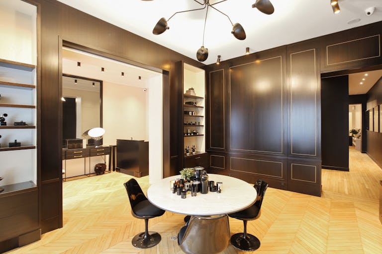 Amazing Saint-Germain Boutique - Image 1