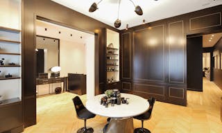 Amazing Saint-Germain Boutique - Image 1