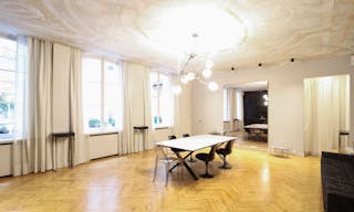 Amazing Saint-Germain Boutique - Image 2