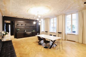 Amazing Saint-Germain Boutique - Image 3