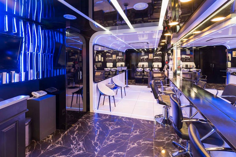 Unique Le Marais Pop-Up Space - Image 3