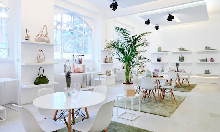 Bright Showroom near Porta Venezia - Image 3