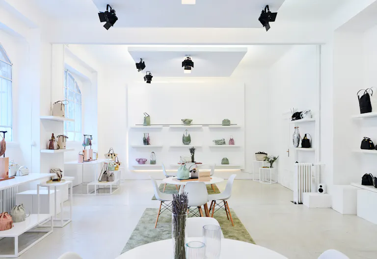 Bright Showroom near Porta Venezia - Image 4