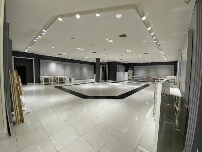 White-Box Boutique in Greater Los Angeles - Image 0