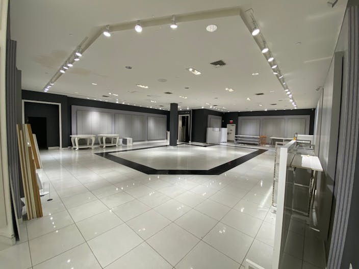 White-Box Boutique in Greater Los Angeles - Image 0