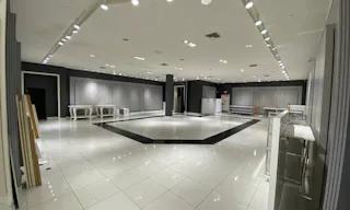 White-Box Boutique in Greater Los Angeles - Image 0