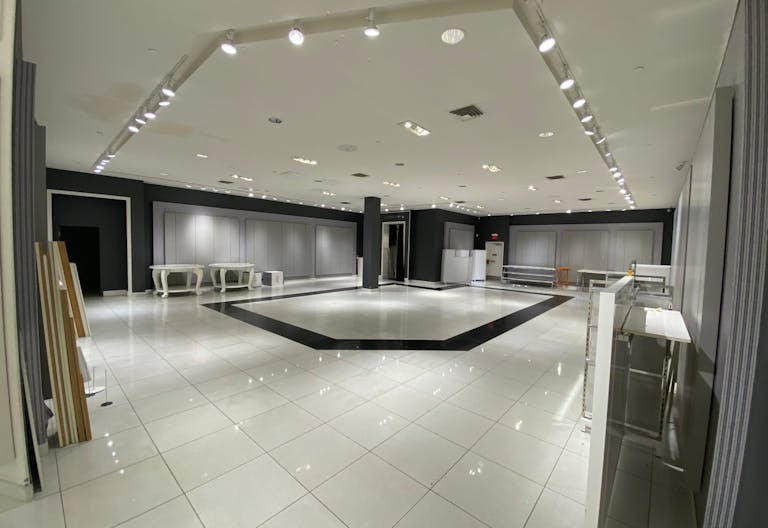 White-Box Boutique in Greater Los Angeles - Image 0