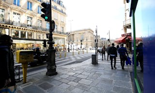 Pop-Up Store for Rent - Louvre Museum - Image 1