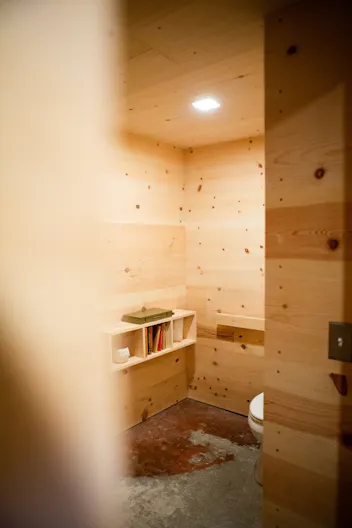 Beautiful hand built wood gallery in the Sunset - Image 4